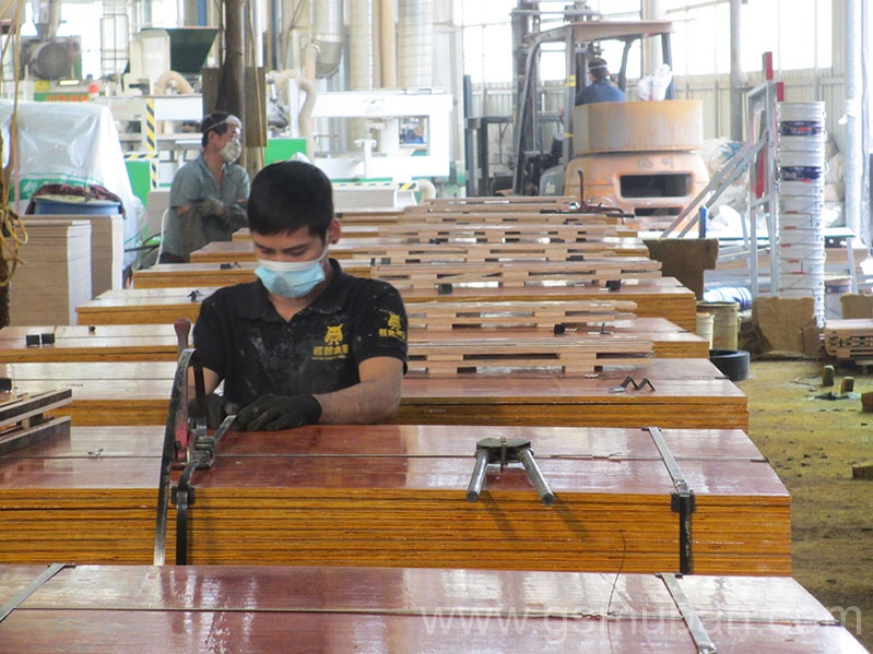 建筑紅木板批發(fā)哪個(gè)好?紅色模板如何選購(gòu) 建筑紅木板批發(fā)哪個(gè)好?紅色模板如何選購(gòu)